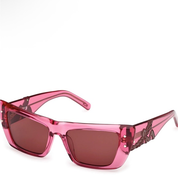 Mcm Worldwide Gorgeous Sunglasses with crossbody leather pouch New with tag - Picture 11 of 13